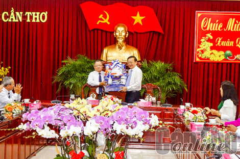 Ban Ðại diện Hội thánh Tin lành Việt Nam (miền Nam) chúc Tết lãnh đạo thành phố