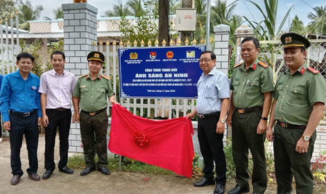Lợi ích thiết thực từ mô hình “Ánh sáng an ninh”