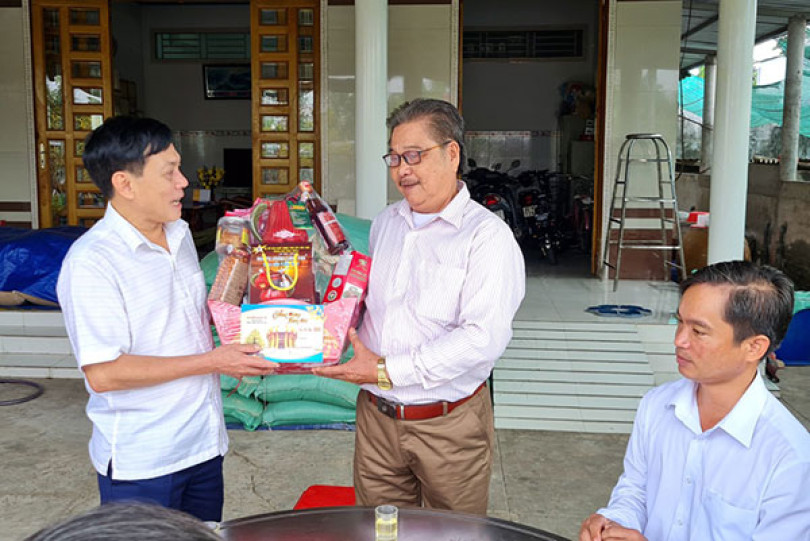 Chúc Tết bà con nông dân và hợp tác xã nông nghiệp
