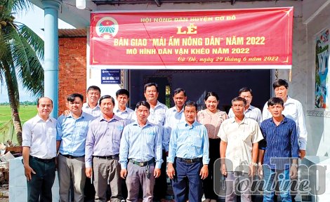 Nồng đượm nghĩa tình