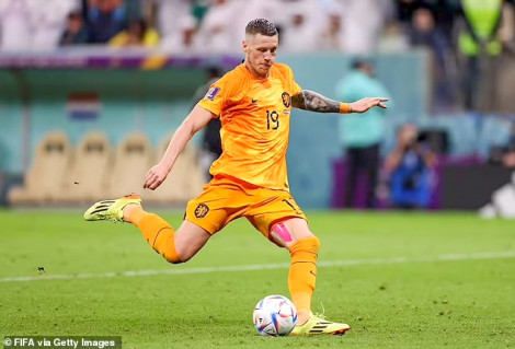 Vì sao Man United mượn Weghorst?
