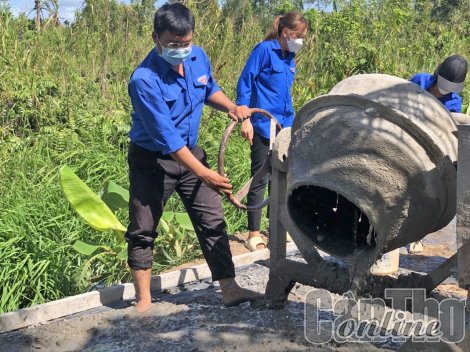 Tuổi trẻ Mỹ Khánh xung kích xây dựng quê hương