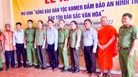 Ðẩy mạnh phong trào Toàn dân bảo vệ an ninh Tổ quốc vùng đồng bào dân tộc, tôn giáo