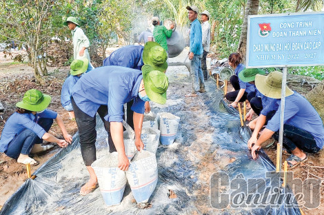 Chăm bồi “hạt giống đỏ”