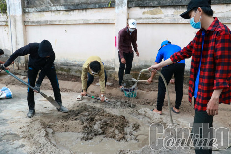 Duy trì và triển khai nhiều mô hình mới trong tham gia xây dựng xã hội an toàn giao thông
