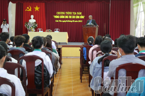 GS.BS Nguyễn Chấn Hùng nói chuyện về phòng, chống ung thư