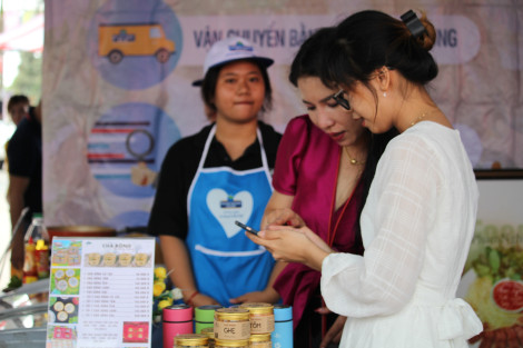 Giải pháp xây dựng và phát triển thị trường thương mại điện tử