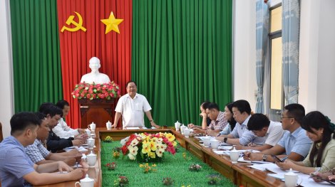 Khẩn trương khắc phục tình trạng rác thải ứ đọng trên địa bàn quận Bình Thủy