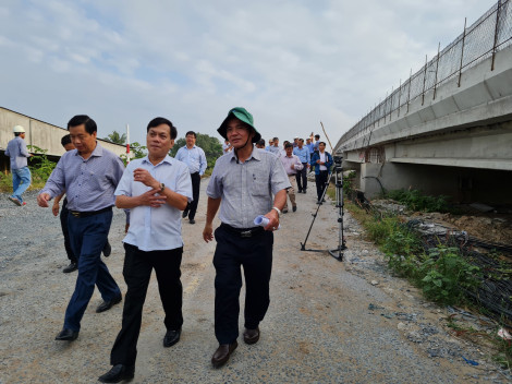Giải phóng mặt bằng, đẩy nhanh tiến độ thi công dự án cầu Tây Đô, đường tỉnh 923