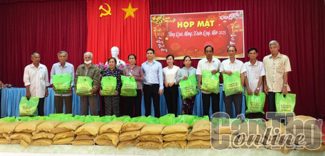 Nhiều việc thiết thực làm theo gương Bác