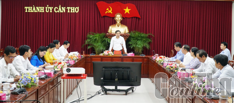 Xây dựng đội ngũ cán bộ thành phố bảo đảm chất lượng, đáp ứng yêu cầu phát triển của thành phố trước mắt và lâu dài