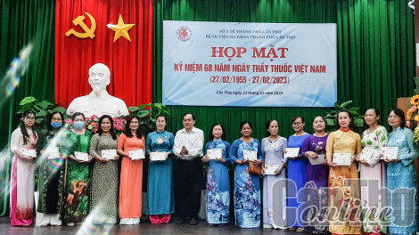 Bệnh viện Đa khoa TP Cần Thơ họp mặt Ngày Thầy thuốc Việt Nam