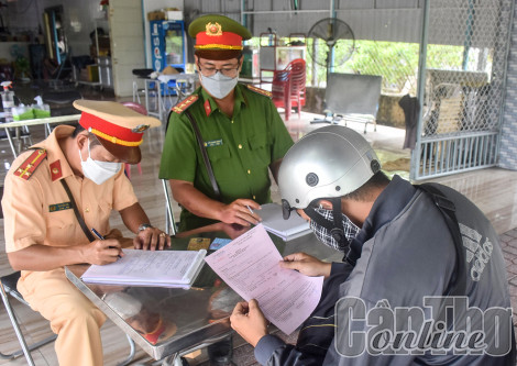 Đi xe mượn có phải chứng minh “xe không chính chủ”?