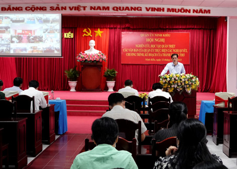 Phát huy vai trò cán bộ, đảng viên trong bảo vệ nền tảng tư tưởng của Đảng