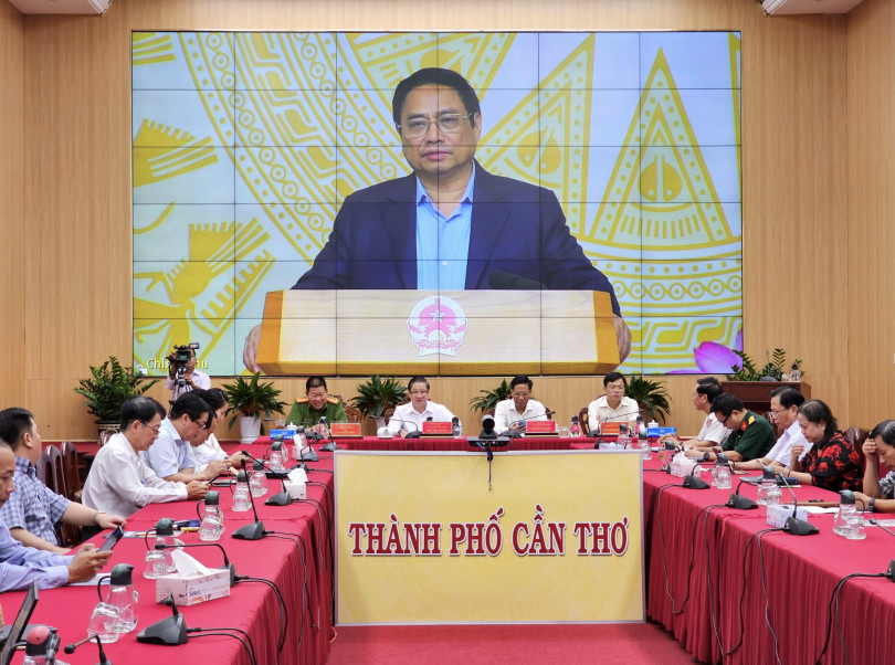 Chuyển đổi số phải “đi tắt, đón đầu”, phát triển đột phá, chọn công nghệ tiên tiến và hiện đại nhất