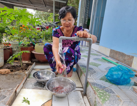 Mở rộng mạng đường ống cấp nước sạch ở Thường Thạnh