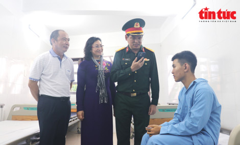 Bài 1: Cứu người giữa trùng khơi
