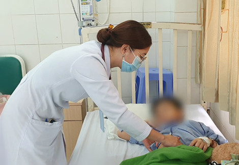 Điều trị thành công cho bé trai bị ban xuất huyết dưới da