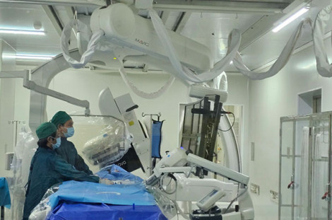 Thông tim can thiệp điều trị cho 5 trẻ bệnh tim bẩm sinh