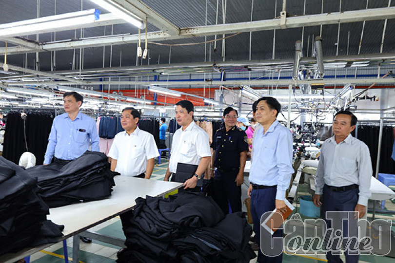 Tạo thuận lợi để doanh nghiệp may xuất khẩu tìm kiếm khách hàng và mở rộng thị trường