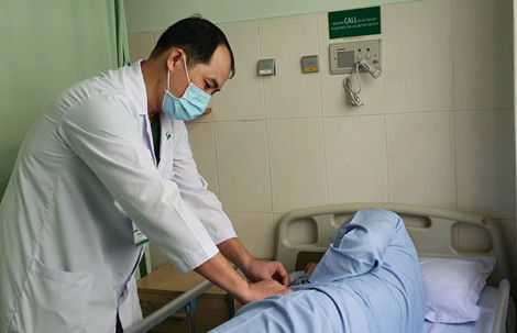 Cứu dương vật nguy cơ hoại tử do đeo nhẫn của nam bệnh nhân