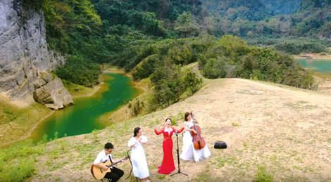 Sao Mai Ðinh Thành Lê ra mắt 2 MV về tình mẫu tử
