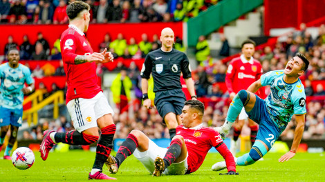 Đằng sau những tấm thẻ đỏ của Casemiro