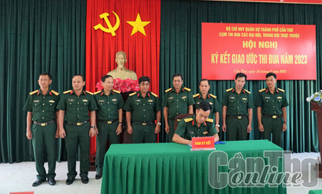 Các đại đội, trung đội ký kết giao ước thi đua năm 2023