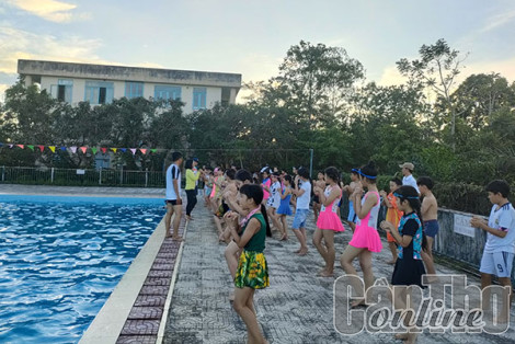 Quan tâm bảo vệ, chăm sóc, giáo dục thiếu niên, nhi đồng
