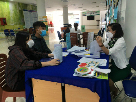 Phụ nữ tích cực tham gia chuyển đổi số
