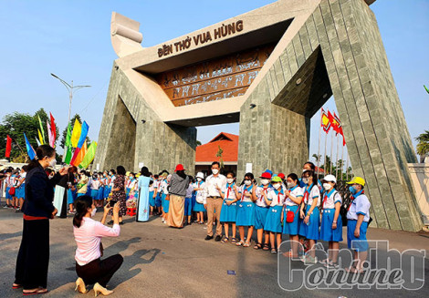 Khẩn trương hoàn thành biên soạn, thẩm định tài liệu giáo dục địa phương lớp 4