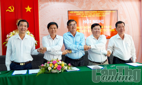 Khối thi đua các cơ quan của Đảng và Ban Dân tộc thành phố ký kết giao ước thi đua năm 2023