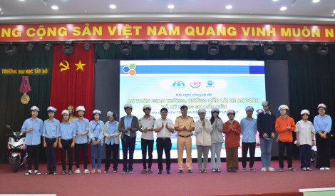 Tuyên truyền an toàn giao thông, hướng dẫn lái xe và kỹ năng sơ cấp cứu