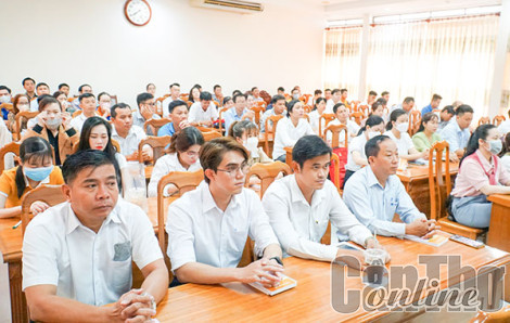 Hơn 180 quần chúng ưu tú trong các doanh nghiệp được bồi dưỡng lý luận chính trị