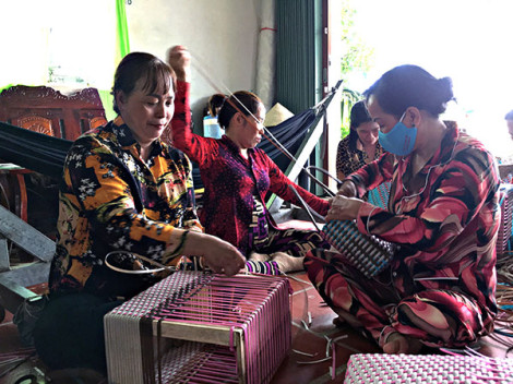 Nữ phụ hồ trở thành cô giáo dạy nghề