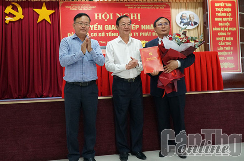 Chuyển giao Ðảng bộ cơ sở Tổng Công ty Phát điện 2 về Ðảng bộ Tập đoàn Ðiện lực Việt Nam