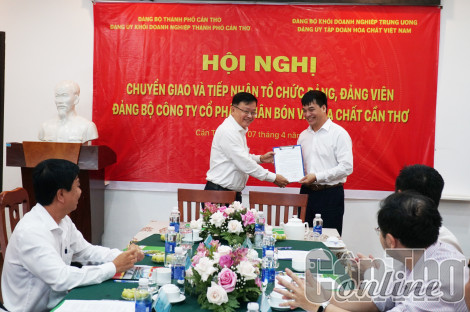 Chuyển giao Đảng bộ cơ sở Công ty Cổ phần Phân bón và hóa chất Cần Thơ về Đảng bộ Tập đoàn Hóa chất Việt Nam