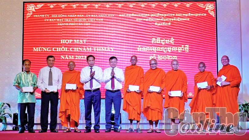 Vận động đồng bào dân tộc tích cực tham gia các phong trào thi đua yêu nước