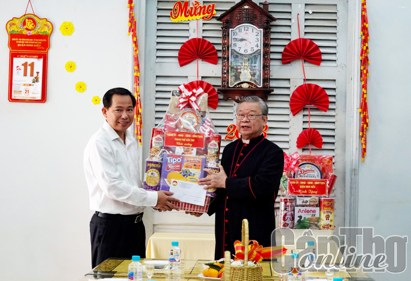 Lãnh đạo thành phố chúc mừng đồng bào Công giáo và Tin lành nhân Lễ Phục sinh