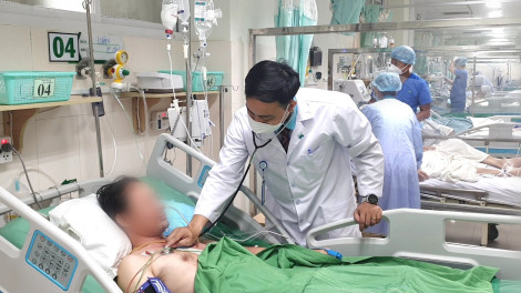 Cứu sống người đàn ông ở Cần Thơ ngưng tim, ngưng thở do sét đánh