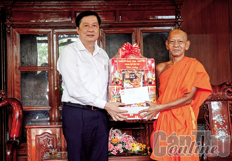 Lãnh đạo thành phố chúc Tết cổ truyền Chôl Chnăm Thmây của đồng bào dân tộc Khmer