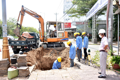 Lắp đèn tín hiệu giao thông trên đường Võ Nguyên Giáp 