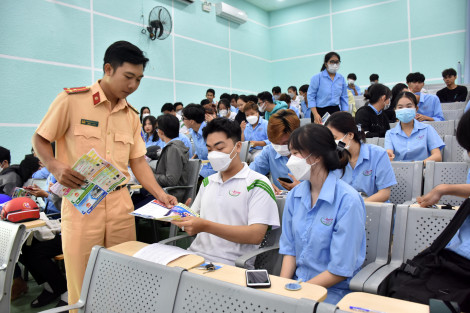 Tuyên truyền sâu rộng Luật Giao thông đường bộ 