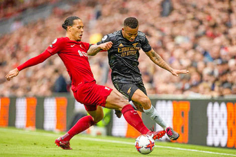 Ðằng sau phong độ kém cỏi của Van Dijk