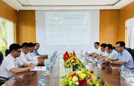 Công ty CP Đầu tư Bất động sản Cửu Long bàn giao 82 nền tái định cư cho Ban Quản lý Dự án ODA