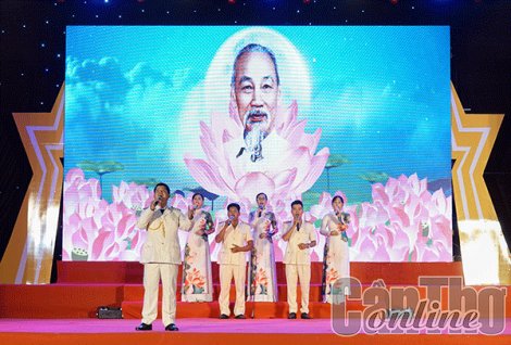 "Thắm tình đồng đội - ấm lòng dân"