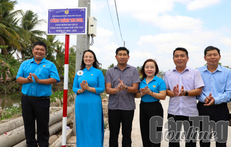 LĐLĐ TP Cần Thơ gắn biển công trình thi đua chào mừng Đại hội
