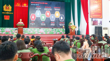 Hỗ trợ người dân thực hiện dịch vụ công trực tuyến