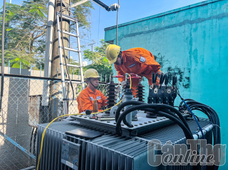 Đảm bảo cấp điện ổn định trong dịp lễ hội