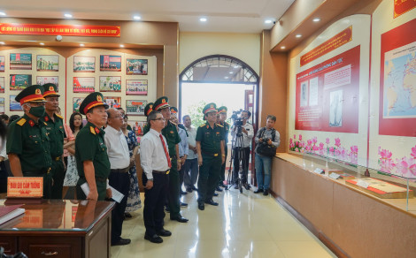 “Chủ tịch Hồ Chí Minh - Anh hùng giải phóng dân tộc - Nhà văn hóa kiệt xuất Việt Nam”